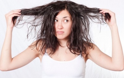 5 loại thực phẩm bạn không nên ăn khi tóc bị bết dầu