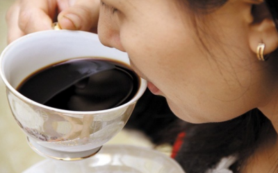 Uống cà phê và trà ảnh hưởng đến khả năng sinh sản thế nào? 