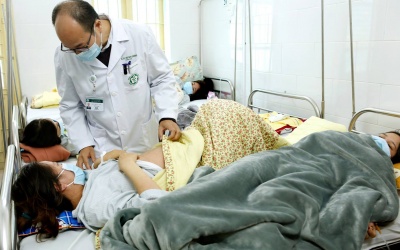 Cảnh báo nhiều người lớn, thai phụ mắc sởi nhập viện ở BV Bạch Mai