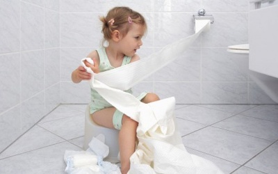 Chế độ dinh dưỡng cho trẻ bị táo bón