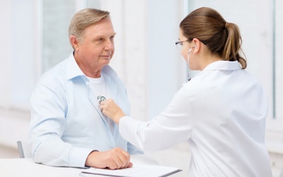 Hẹp van động mạch chủ chưa có triệu chứng, tôi có cần điều trị?