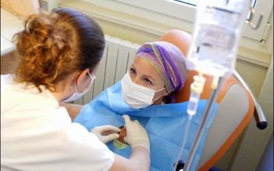 Người đang hóa trị ung thư nên ăn gì để giảm tác dụng phụ?