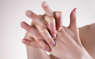 Đau đối xứng 2 ngón út có phải viêm khớp dạng thấp?