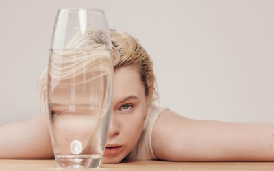 Trị khô mắt tại nhà không khó với 7 mẹo sau