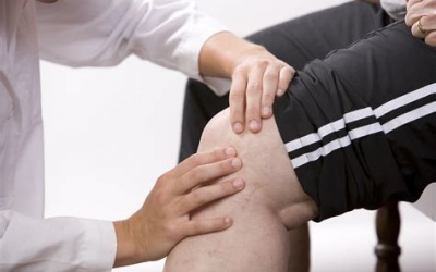 Gout, viêm dây thần kinh khớp gối có phải phẫu thuật không?
