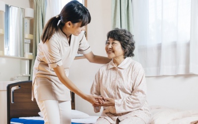 Khó tiểu ở người cao tuổi sử dụng thuốc kháng sinh phải làm sao?