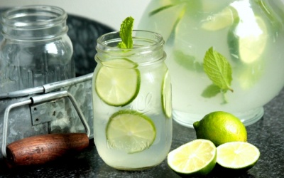 4 lợi ích sức khỏe bất ngờ từ 1 cốc nước chanh