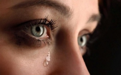 Làm sao để điều trị tình trạng chảy nước mắt liên tục?