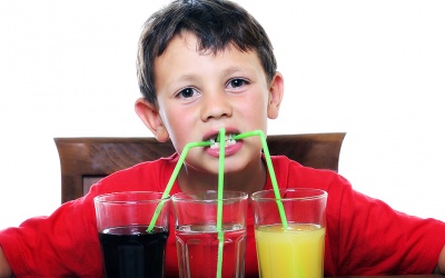 Uống nước ngọt làm hại răng như thế nào?