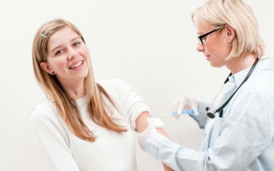 Người lớn có cần tiêm vaccine không?