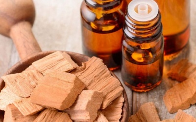 Bật mí các cách sử dụng tinh dầu gỗ đàn hương hiệu quả