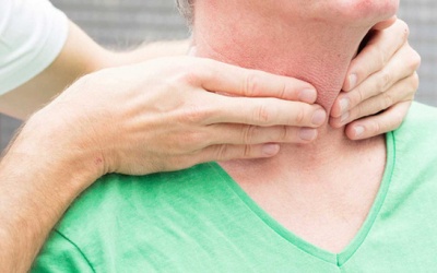 Đã phẫu thuật tuyến giáp có cần uống thêm thuốc?