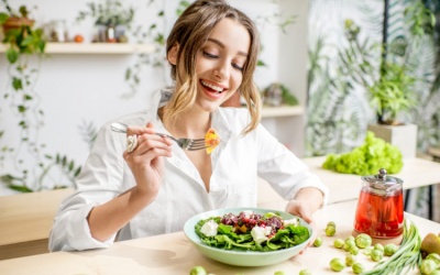 Muốn ăn đầy đủ mà vẫn kiểm soát được cân nặng: Hãy chia thành 5 bữa!