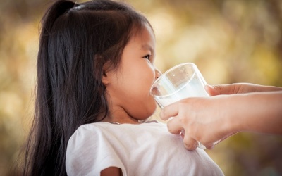 Làm sao để bổ sung calci khi trẻ không chịu uống sữa? 