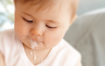 Trẻ sơ sinh bị trào ngược có nguy hiểm? 