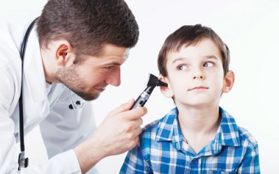 Trẻ bị viêm tai giữa nên dùng kháng sinh gì? 