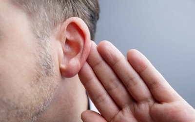 Nghiên cứu: Kích thích tai giúp kiểm soát triệu chứng bệnh Parkinson