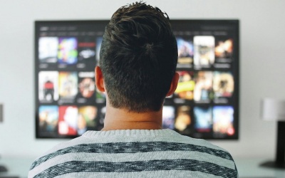 Ngồi xem tivi hàng giờ còn tệ hơn ngồi làm việc cả ngày
