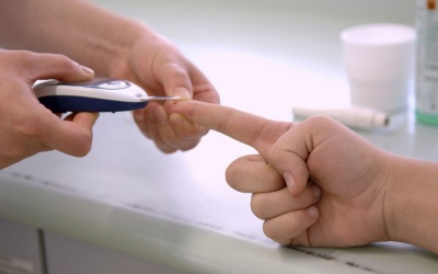 Đường huyết lúc đói 7.1mmol/l, HbA1c 6.5% điều trị như thế nào?