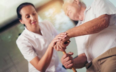 Bệnh Parkinson ở người cao tuổi: Triệu chứng và cách điều trị