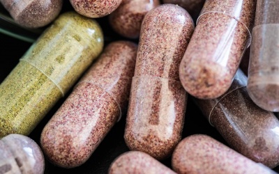 Người cao tuổi cần đề phòng nguy cơ bị nghẹn khi uống thực phẩm chức năng