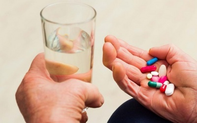 Tìm hiểu 9 loại thuốc kiểm soát triệu chứng bệnh Parkinson 