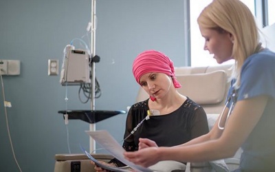 Làm sao khắc phục tác dụng phụ khi điều trị ung thư bằng hóa trị?