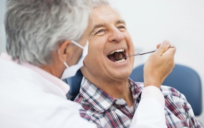 Người cao tuổi bị khô miệng do đâu? 