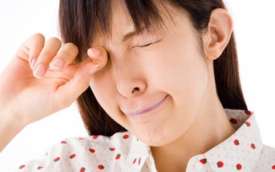 Nguyên nhân nào gây ngứa mí mắt?