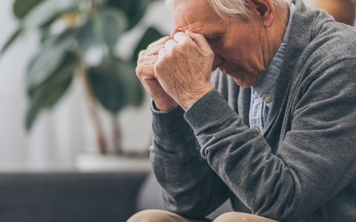 Nguyên nhân nào gây bệnh sa sút trí tuệ (Dementia) ở người cao tuổi?