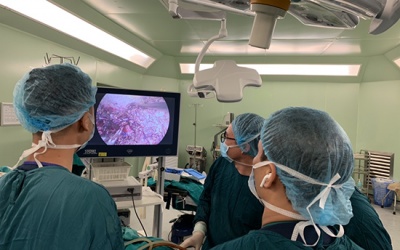 Thực hiện thành công kỹ thuật cắt gan nội soi cho bệnh nhân ung thư gan