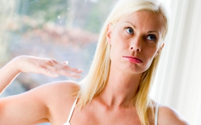Giảm nguy cơ bốc hỏa trong quá trình mãn kinh: Hãy bỏ thuốc lá và giảm cân ngay