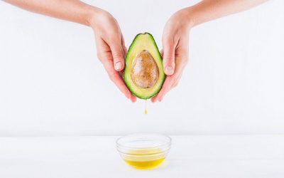 Lợi ích của dầu quả bơ trong việc chăm sóc sức khỏe, làm đẹp