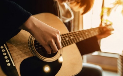 Chơi nhạc cụ có lợi gì cho não bộ?