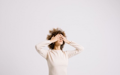 Giảm ngay mỏi mắt với những bài tập yoga mắt này