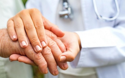 Chuyên gia chia sẻ về chứng run tay chân và cách điều trị