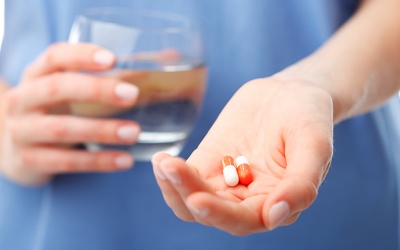 Điều gì xảy ra khi thường xuyên uống thuốc giảm đau khi bị viêm khớp?