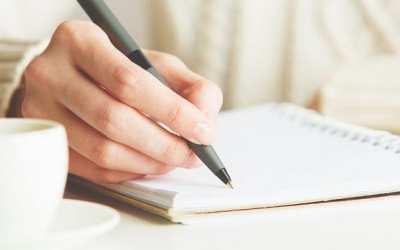 Bị run tay khi viết, làm việc nhà có đáng lo?