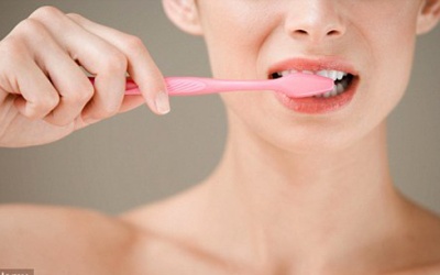 Vì sao thường xuyên bị viêm lợi, chảy máu chân răng?