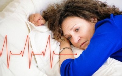 Tim đập nhanh, khó ngủ là bị làm sao, có đáng lo ngại?