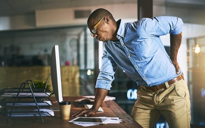 Vừa đau thắt lưng vừa đau tinh hoàn là bệnh gì?