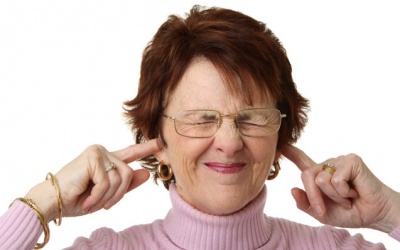 'Tôi từng như bị trầm cảm vì ù tai, nghe kém'