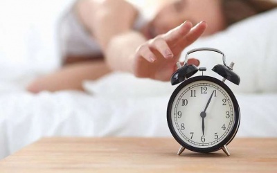 Video: Tại sao bạn không nên tắt báo thức ngủ tiếp?