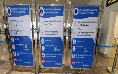 Việt Nam triển khai phát tờ rơi cảnh báo bệnh viêm phổi lạ tại sân bay, cửa khẩu