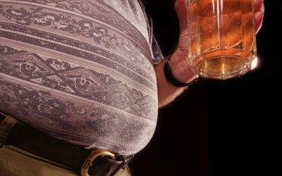 Vì đâu bạn có bụng bia?