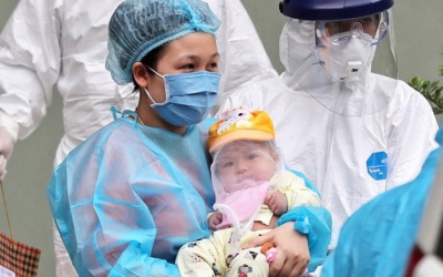 Bé gái 3 tháng tuổi nhiễm Covid-19 (nCoV) được xuất viện