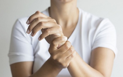 Những lưu ý giúp kiếm soát bệnh run tay hiệu quả