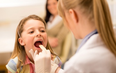 Trẻ dùng cốm Tiêu Khiết Thanh có giảm ho, viêm họng không?