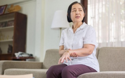 Rối loạn vận động chậm: Triệu chứng, nguyên nhân và cách điều trị