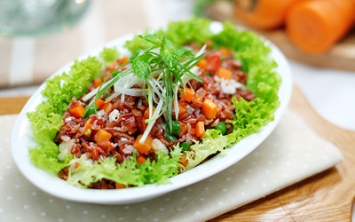 Đổi vị cho bữa sáng với salad gạo lứt ăn thật ngon mà làm thật dễ 